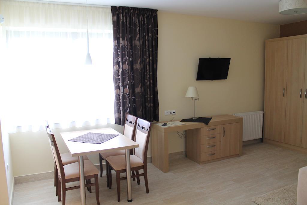 Tiffan'S Pinceszet Es Panzio Hotel Villány Room photo